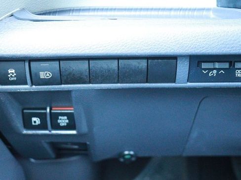 Used 2023 Toyota Sienna XLE image 23