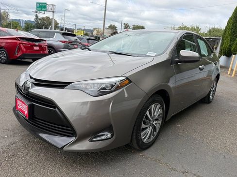 Used 2018 Toyota Corolla XLE FWD image 4