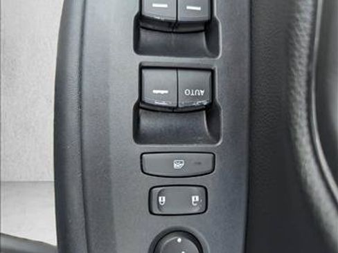 Used 2025 Honda HR-V LX image 10