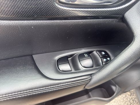 Used 2016 Nissan Rogue SL AWD/4WD image 12
