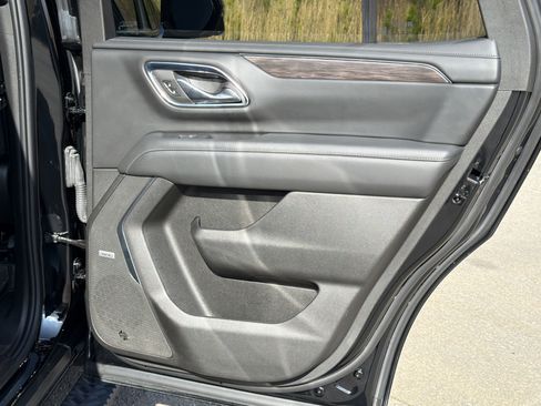 Used 2023 Chevrolet Tahoe Z71 w/ Luxury Package image 17