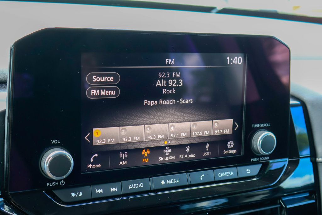 Used 2025 Nissan Pathfinder SV FWD image 4