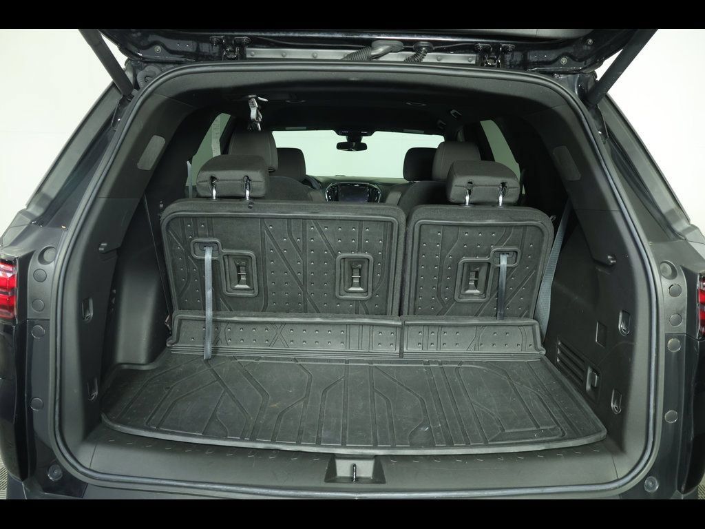 Used 2023 Chevrolet Traverse LT FWD image 13
