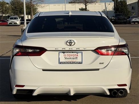 Used 2024 Toyota Camry SE image 5