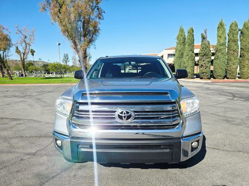 Used 2017 Toyota Tundra SR5 w/ SR5 Upgrade Package RWD image 2