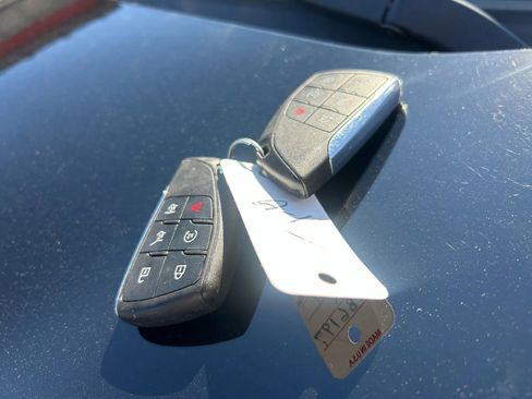 Used 2021 Chevrolet Suburban Z71 w/ Luxury Package image 23