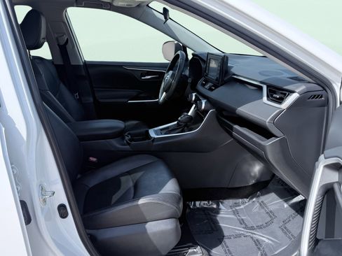 Used 2019 Toyota RAV4 XLE Premium FWD image 49