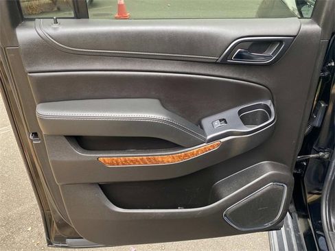 Used 2019 Chevrolet Suburban Premier image 11