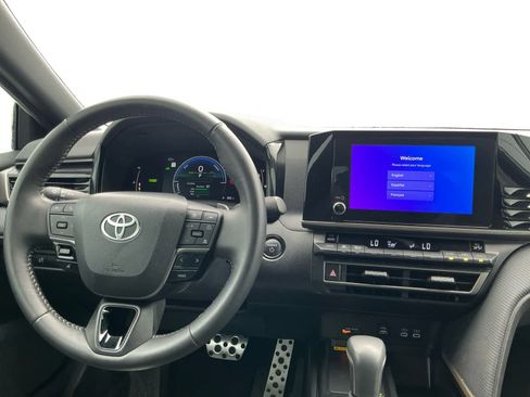 Used 2025 Toyota Camry SE image 10