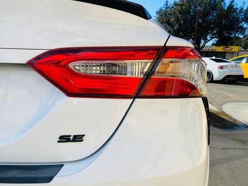 Used 2022 Toyota Camry SE FWD image 18