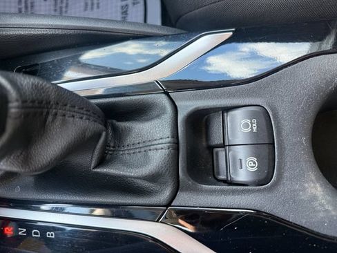 Used 2022 Toyota Corolla LE FWD image 13