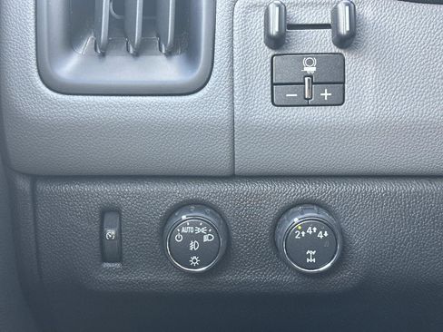 Certified 2020 Chevrolet Colorado W/T w/ Custom Special Edition image 23