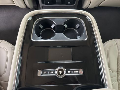 Used 2020 Lincoln Navigator Reserve w/ Luxury Package image 18