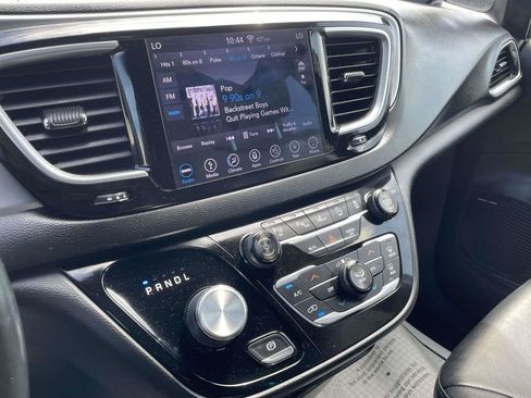 Used 2018 Chrysler Pacifica Touring-L Plus w/ Advanced Safetytec Group FWD image 40