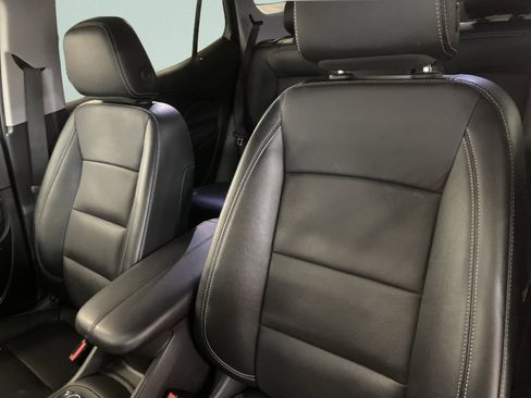 Used 2024 GMC Terrain SLT image 14