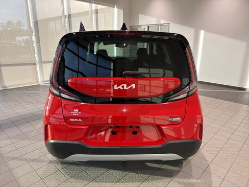 Certified 2024 Kia Soul EX image 4