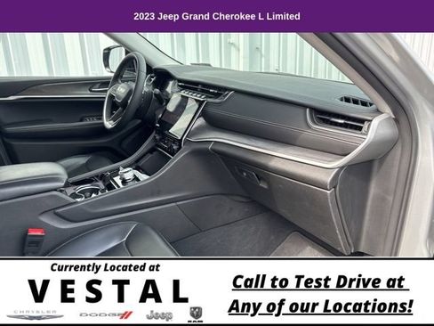 Used 2023 Jeep Grand Cherokee L Limited w/ Black Appearance Package AWD/4WD image 32