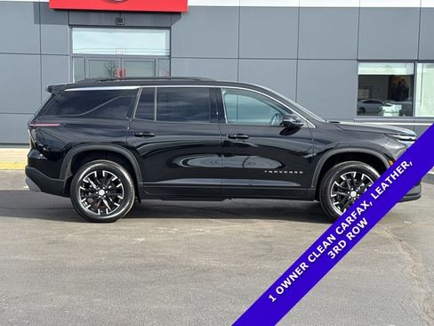 Used 2025 Chevrolet Traverse LT w/ Sun and Wheel Package image 2
