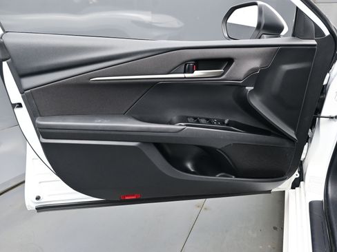 Used 2025 Toyota Camry LE image 9