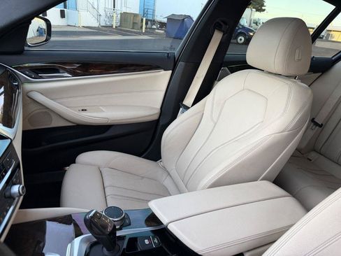 Used 2019 BMW 530i xDrive w/ Convenience Package AWD/4WD image 12
