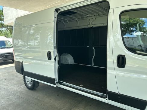 Used 2025 RAM ProMaster 2500 w/ Convenience Group FWD image 24