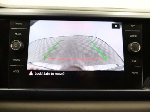 Used 2022 Volkswagen Taos SE image 11