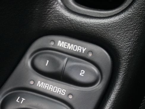 Used 2004 Chevrolet Corvette Convertible w/ Preferred Equipment Group image 17