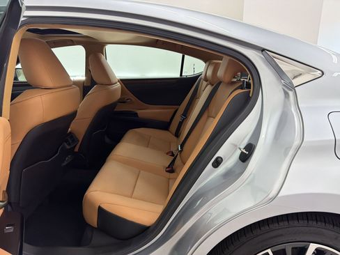 Certified 2025 Lexus ES 350 w/ Premium Package FWD image 27
