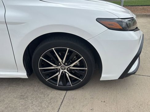 Used 2024 Toyota Camry SE FWD image 8
