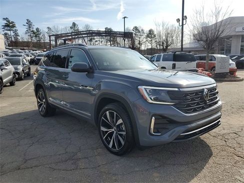 Certified 2025 Volkswagen Atlas SEL Premium R-Line image 3