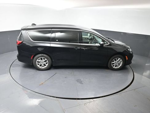 Used 2024 Chrysler Pacifica Touring-L FWD image 49
