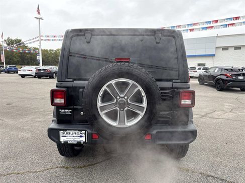 Used 2020 Jeep Wrangler Unlimited Sahara image 4