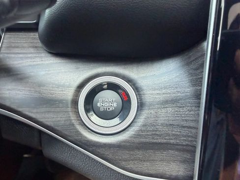 Used 2021 Jeep Grand Cherokee L Limited AWD/4WD image 30