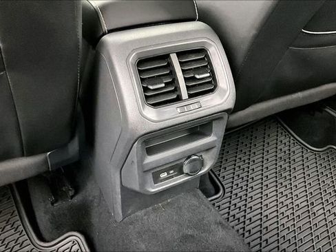 Used 2021 Volkswagen Tiguan SE w/ Panoramic Sunroof Package FWD image 9