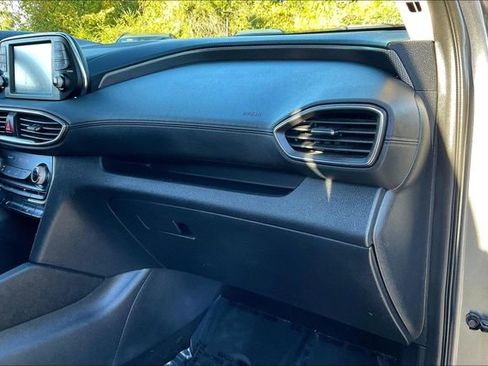Used 2019 Hyundai Santa Fe SEL image 16