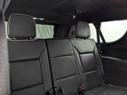 Used 2023 Chevrolet Suburban Premier image 21