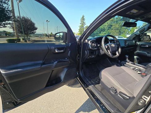 Used 2017 Toyota Tacoma TRD Off-Road w/ Tow Package (A/T) AWD/4WD image 20