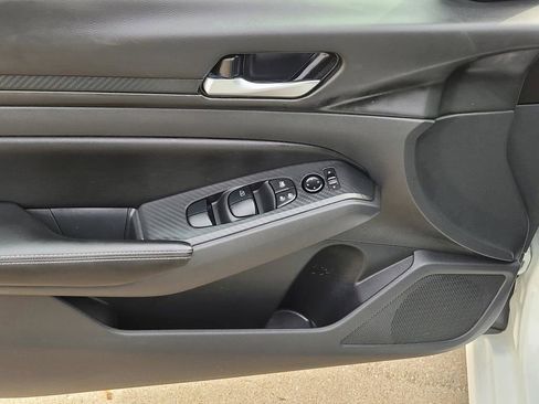 Used 2024 Nissan Altima 2.5 SV image 18