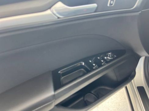 Used 2013 Ford Fusion SE FWD image 17