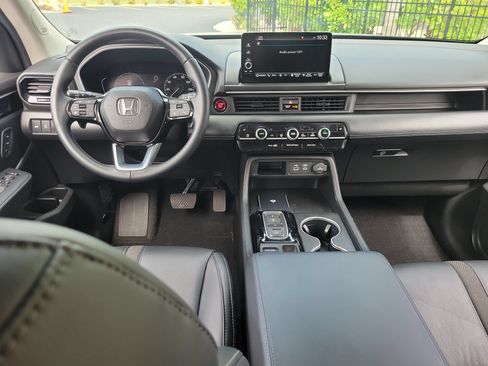Used 2025 Honda Pilot Touring image 15