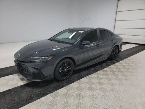 Used 2025 Toyota Camry SE w/ Convenience Package FWD image 12