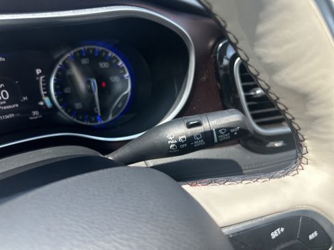 Used 2020 Chrysler Pacifica Limited FWD image 26