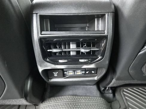 Used 2023 Jeep Grand Cherokee Limited w/ Black Appearance Package AWD/4WD image 27
