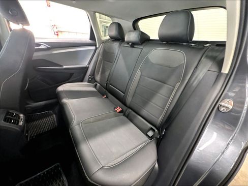 Used 2024 Volkswagen Taos SE FWD image 25