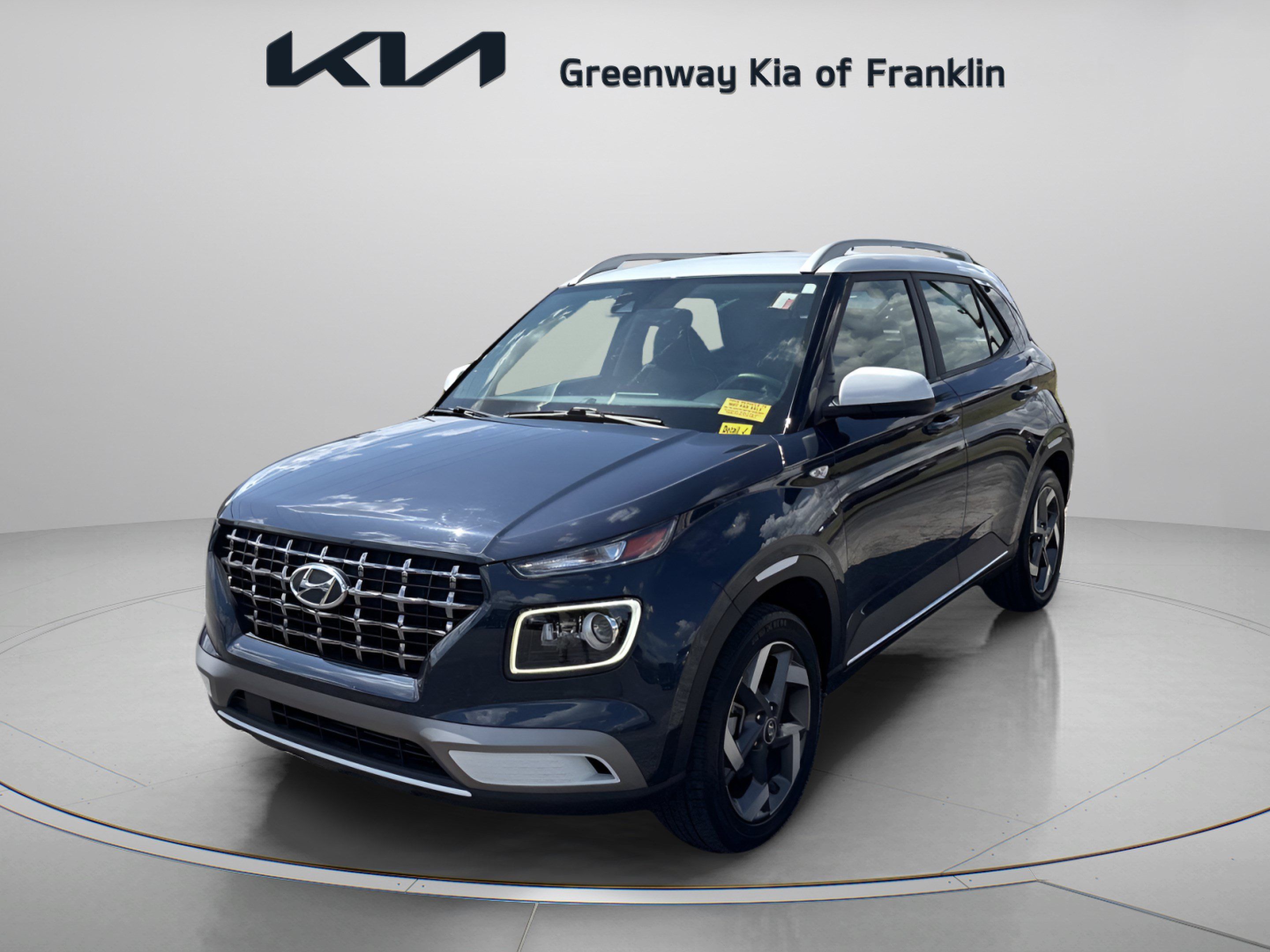 Used 2020 Hyundai Venue FWD image 3