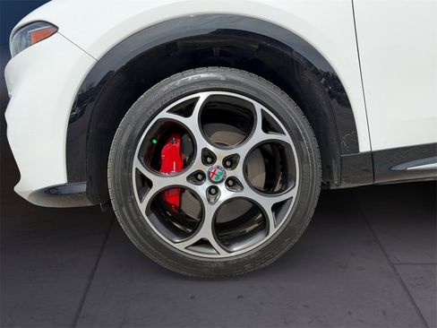 Used 2024 Alfa Romeo Tonale Ti w/ Premium Interior Package image 9