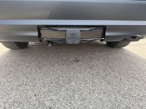 Used 2022 Toyota Highlander XLE AWD/4WD image 8
