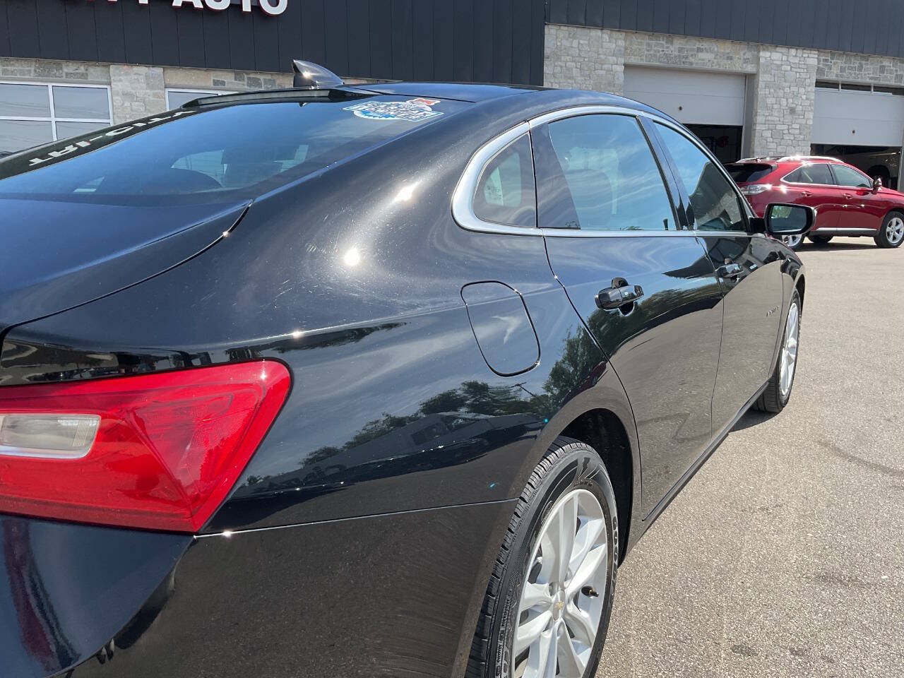 Used 2018 Chevrolet Malibu LT FWD image 8