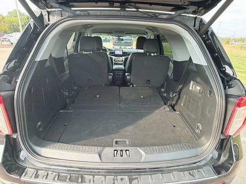 Used 2024 Ford Explorer XLT w/ Equipment Group 202A AWD/4WD image 27