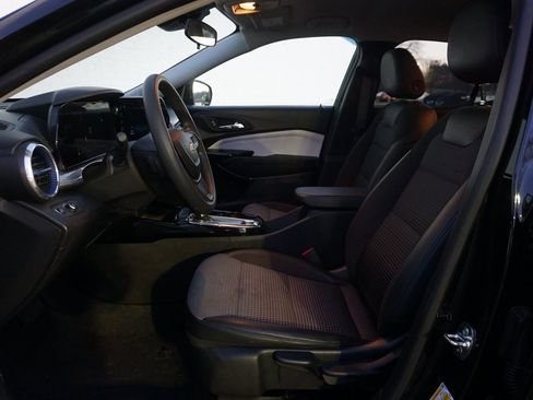 Certified 2025 Chevrolet Trax LT image 10